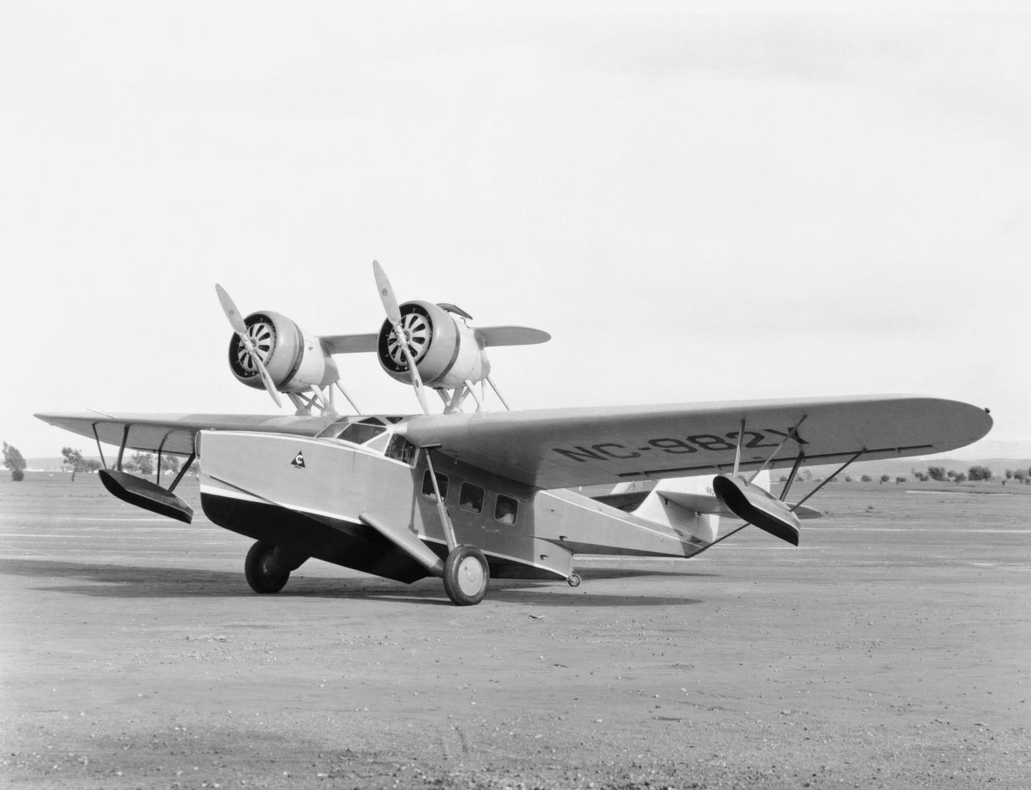 Crosley Dolphin on Tarmac BI2124