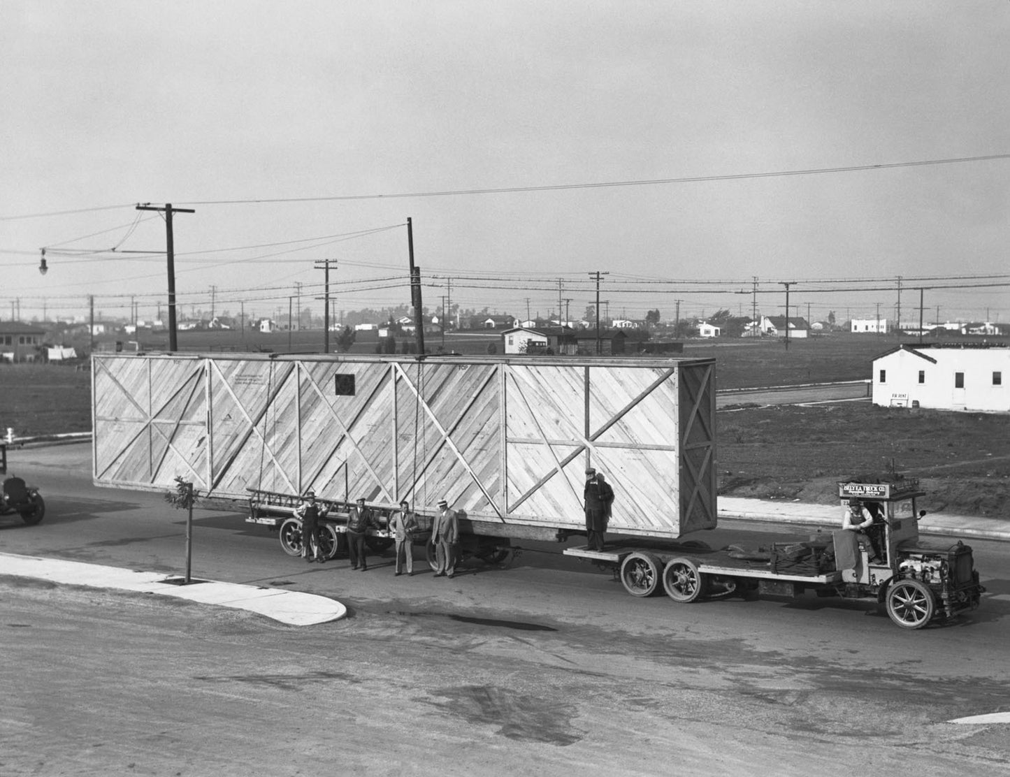 Dolphin Wing Box on Truck BI2132