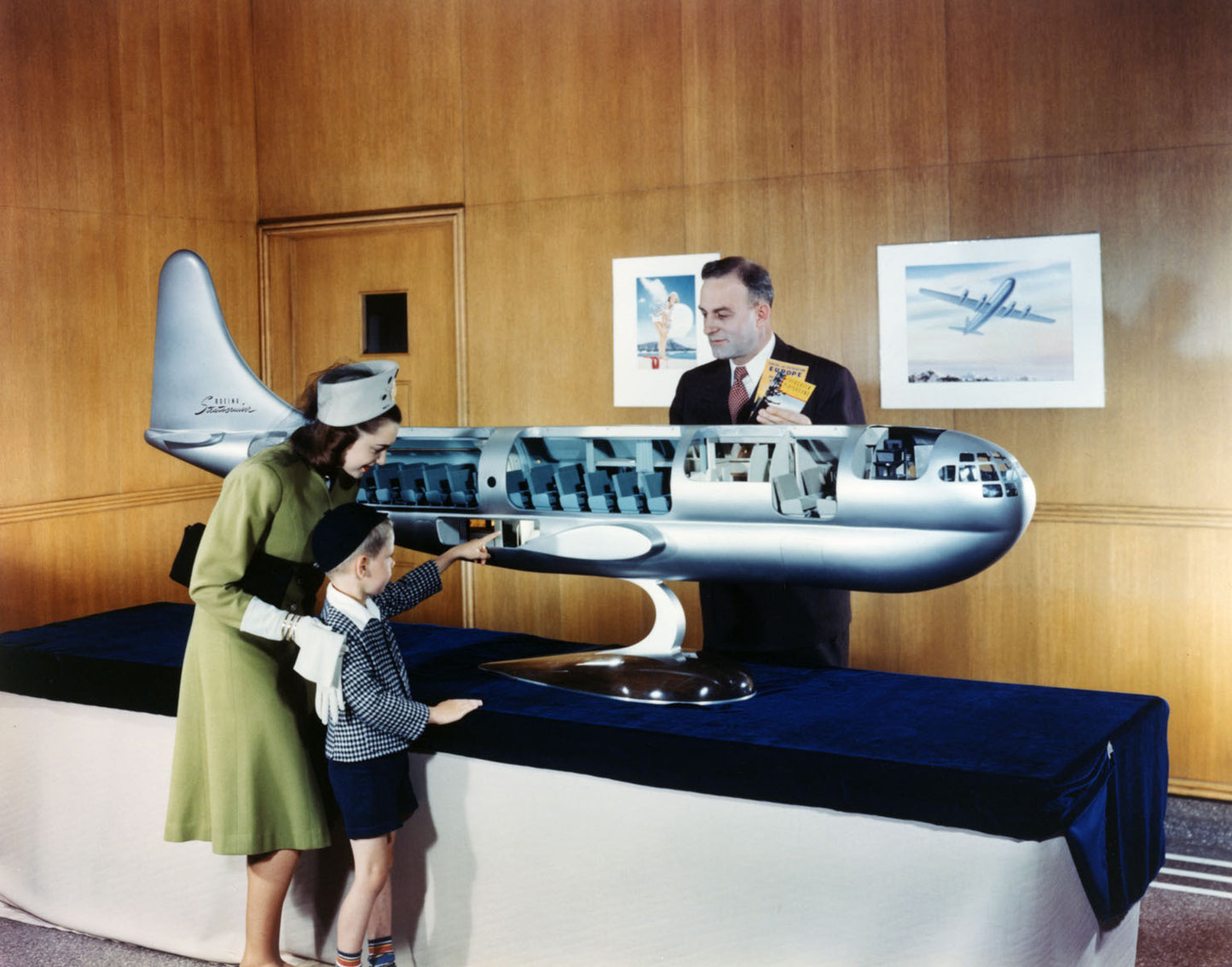 377 Stratocruiser Cutaway Model BI224589