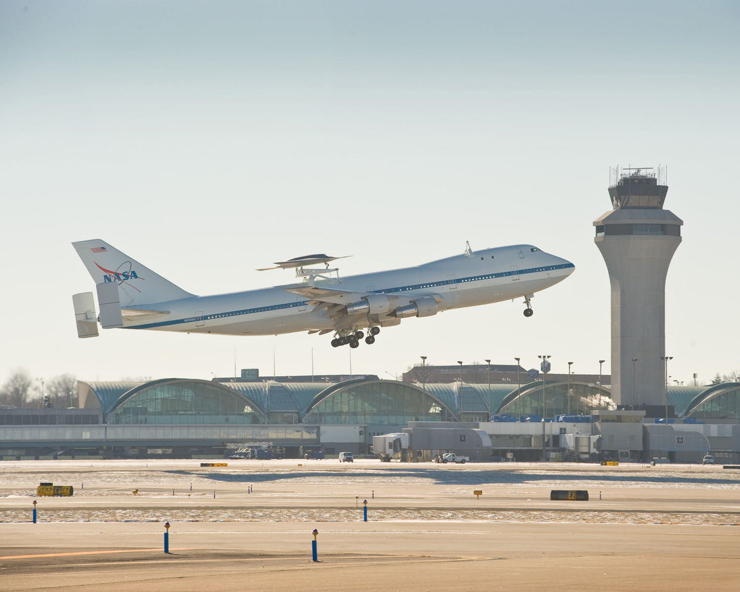Phantom Ray Takes Off Onboard NASA 747 BI232065