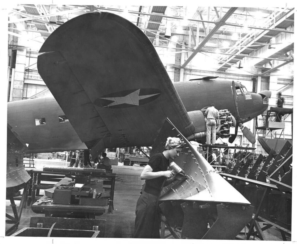 C-6051-ROSIE-CA-1944-LB-C-47-PEG