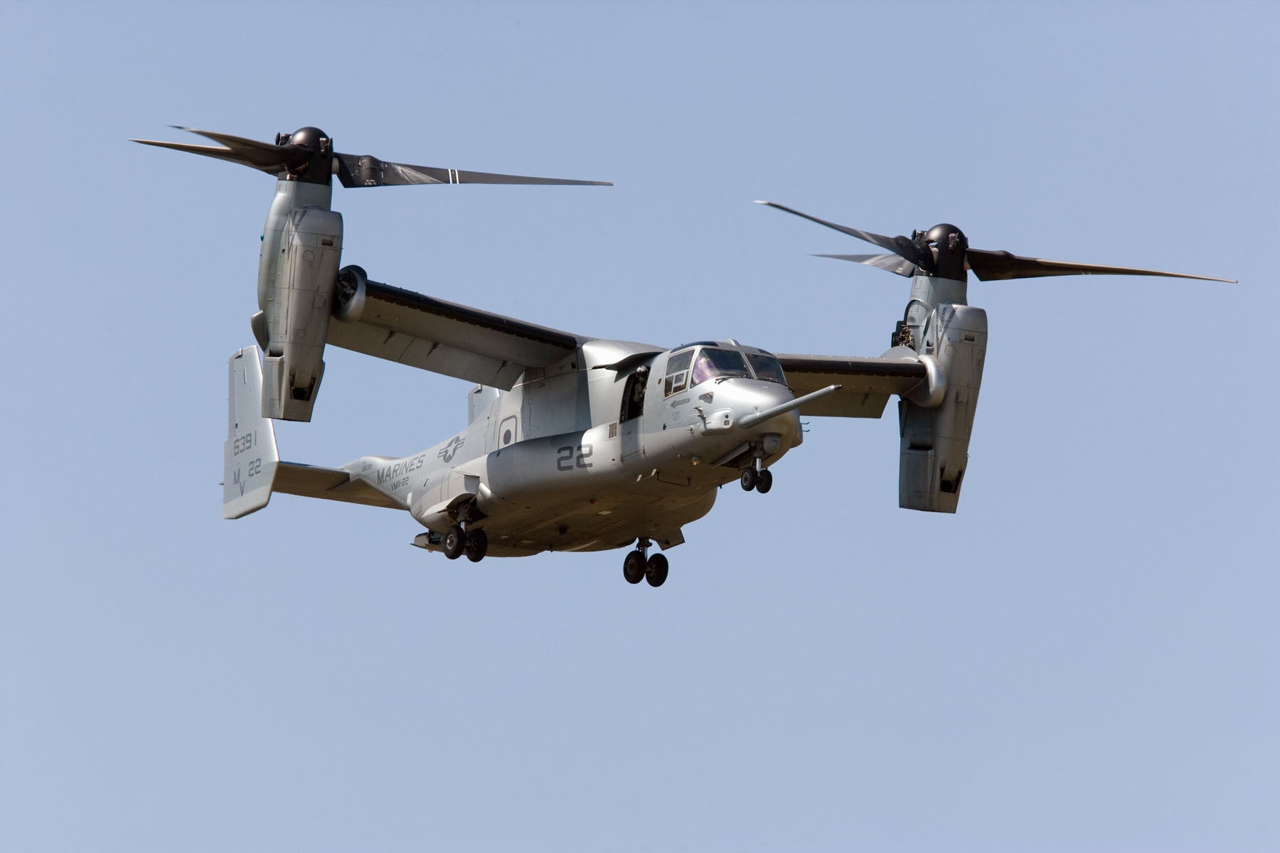 V-22 Osprey in Flight at 2006 Farnborough Airshow BI223585