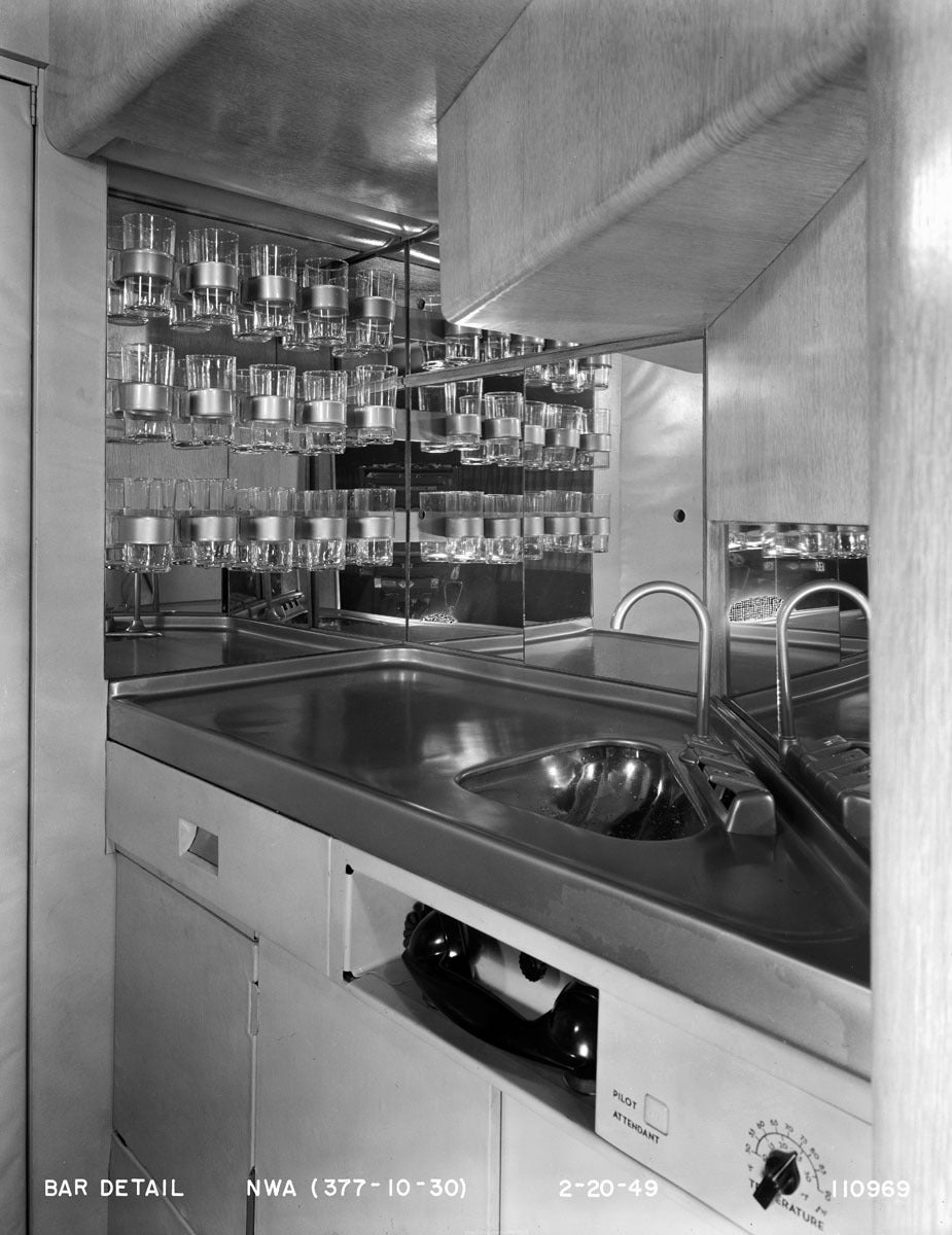 377 Stratocruiser Wet Bar BI29790