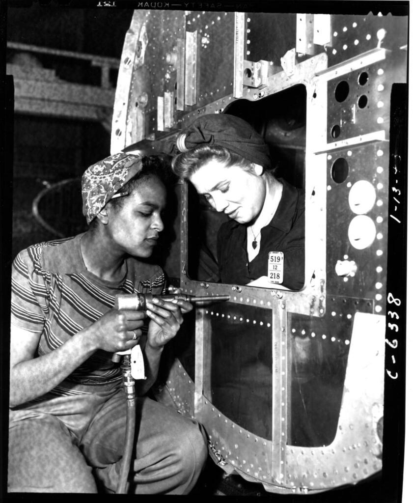  C-6338-ROSIES--DORA-MILES-AND-DOROTHY-JOHNSON-LB-CA-1944-PEG