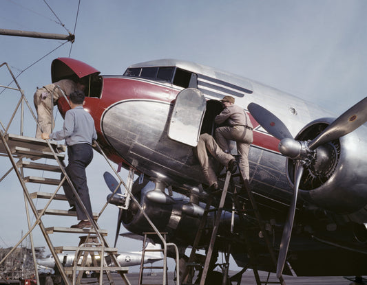 DC-3 Nose with Workers BI21484