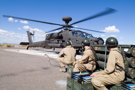 United Kingdom AH Mk1 with Ground Crew in Arizona BI227025