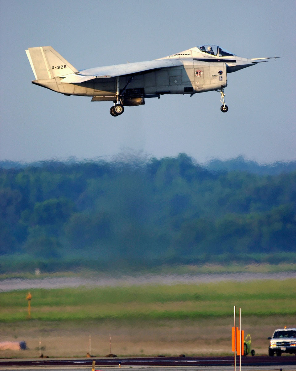 Boeing JSF X-32B Completes First Vertical Landings BI228051